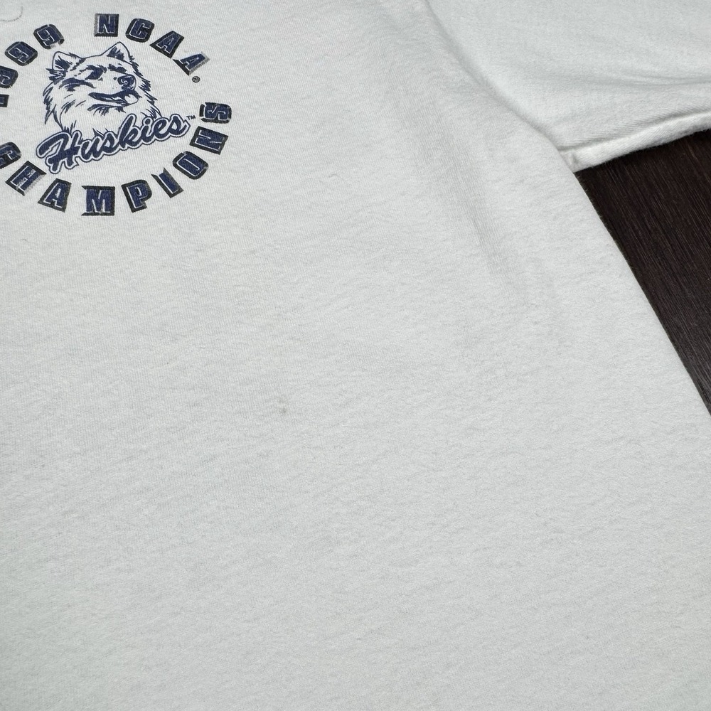 +VTG 1999 UCONN Huskies Basketball NCAA Champions Shirt L - SIGNED Ricky Moore - Picture 6 of 12